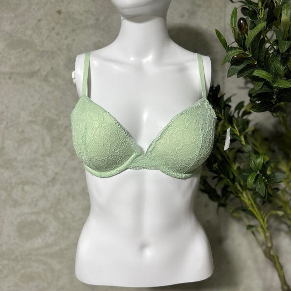 Urban Outfitters Out From Under Rosie Lace Padded Plunge Bra - Picture 2 of 10